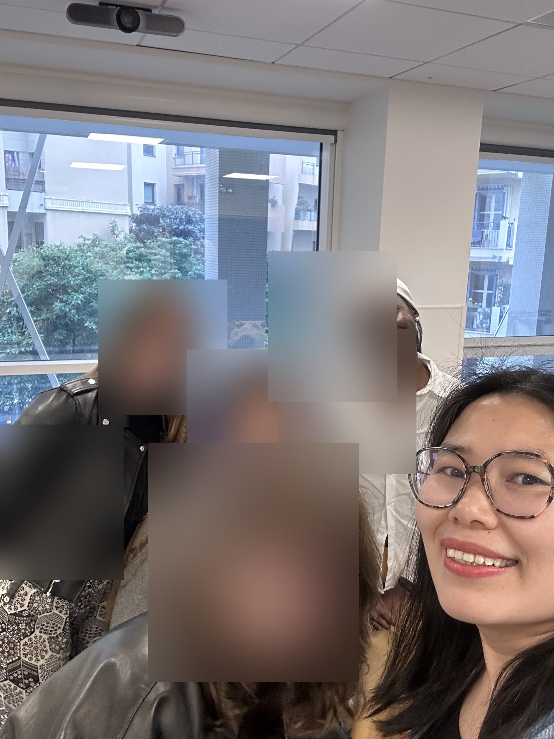 Jingling Qi avec des étudiants après un cours de chinois